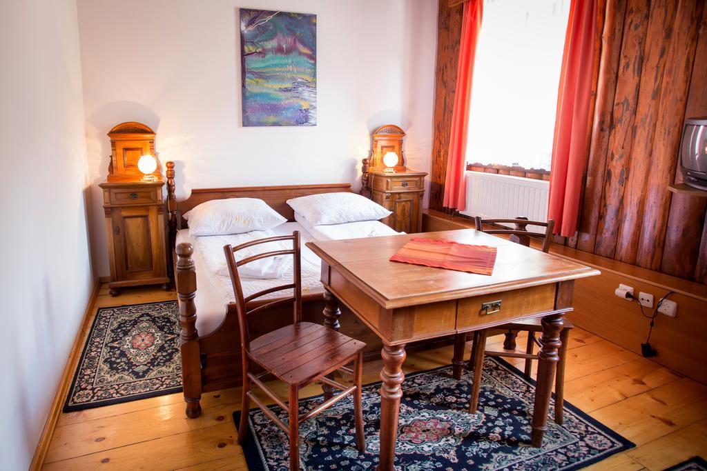 צ'רקנו Guest House Gostisce Gacnk V Logu מראה חיצוני תמונה